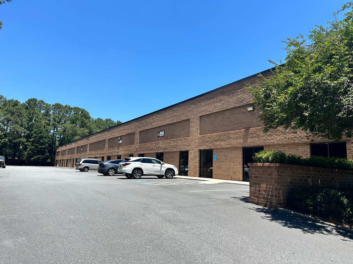 manchot sleep lab showroom exterior in tucker georgia